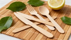 Posate monouso ecologiche in bambù e betulla per ristoranti e catering di qualità